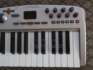 M Audio Oxygen 8 V2 Midi Controller