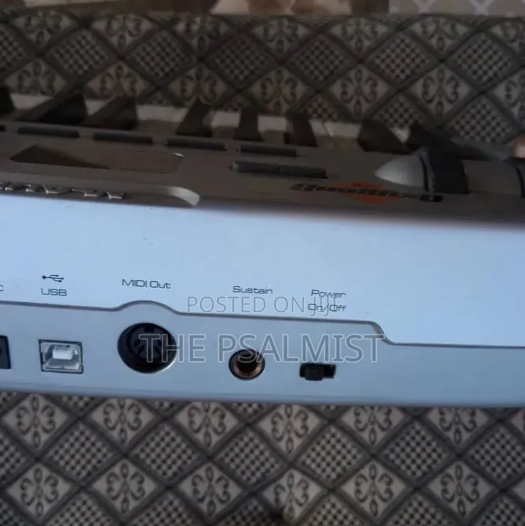 M Audio Oxygen 8 V2 Midi Controller