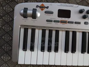 M Audio Oxygen 8 V2 Midi Controller