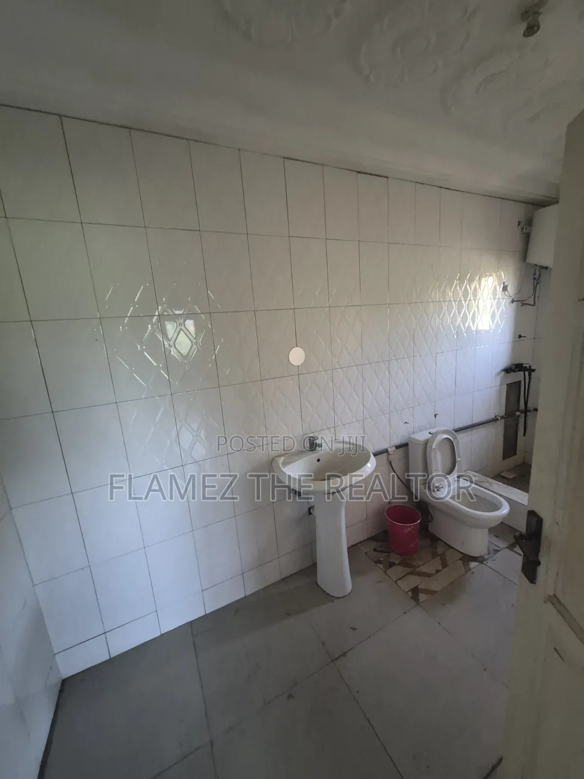 6bdrm House in Achimota Tantra, Ola Achool Area for rent
