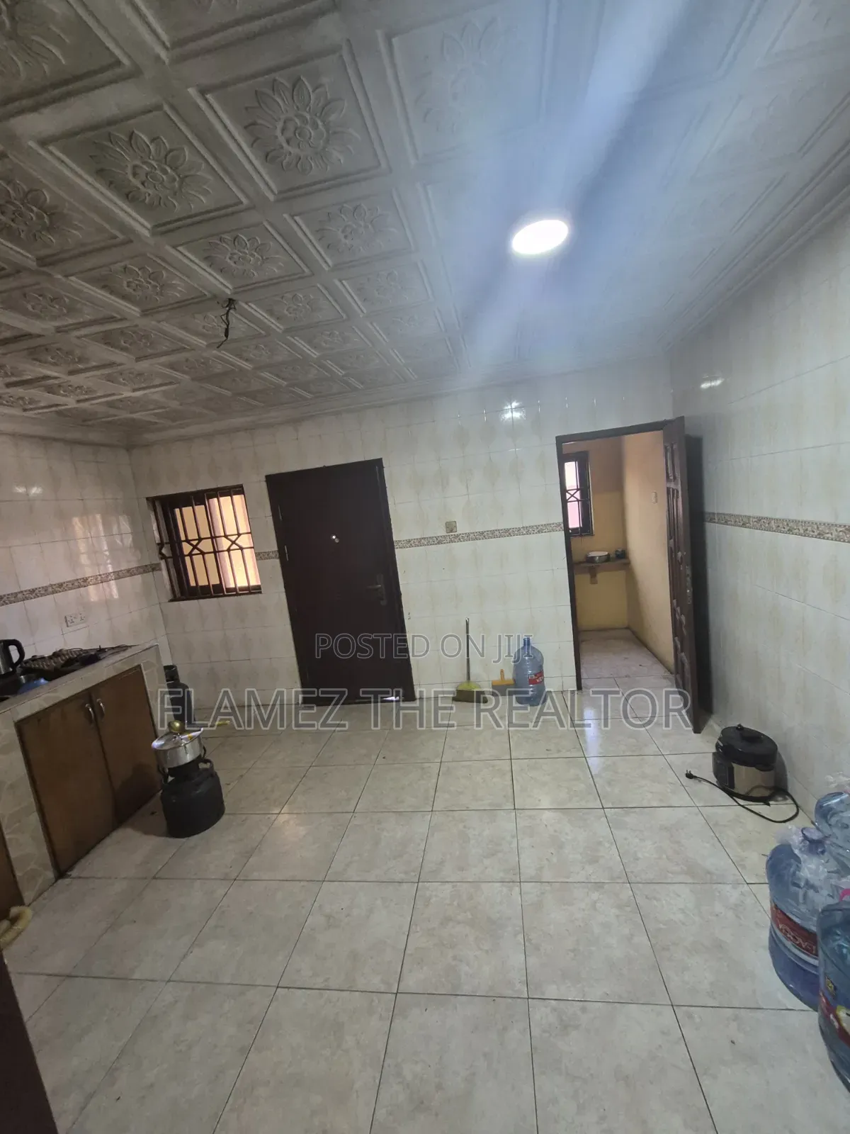 6bdrm House in Achimota Tantra, Ola Achool Area for rent