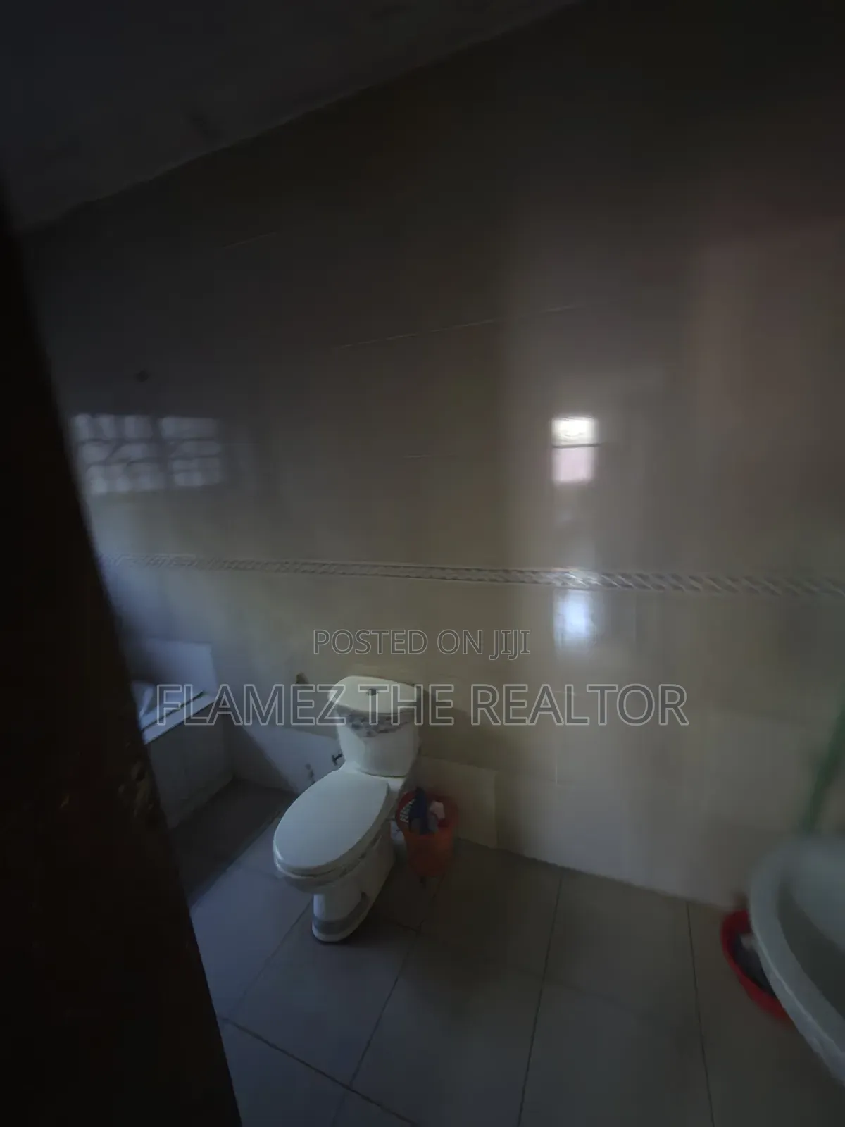 6bdrm House in Achimota Tantra, Ola Achool Area for rent