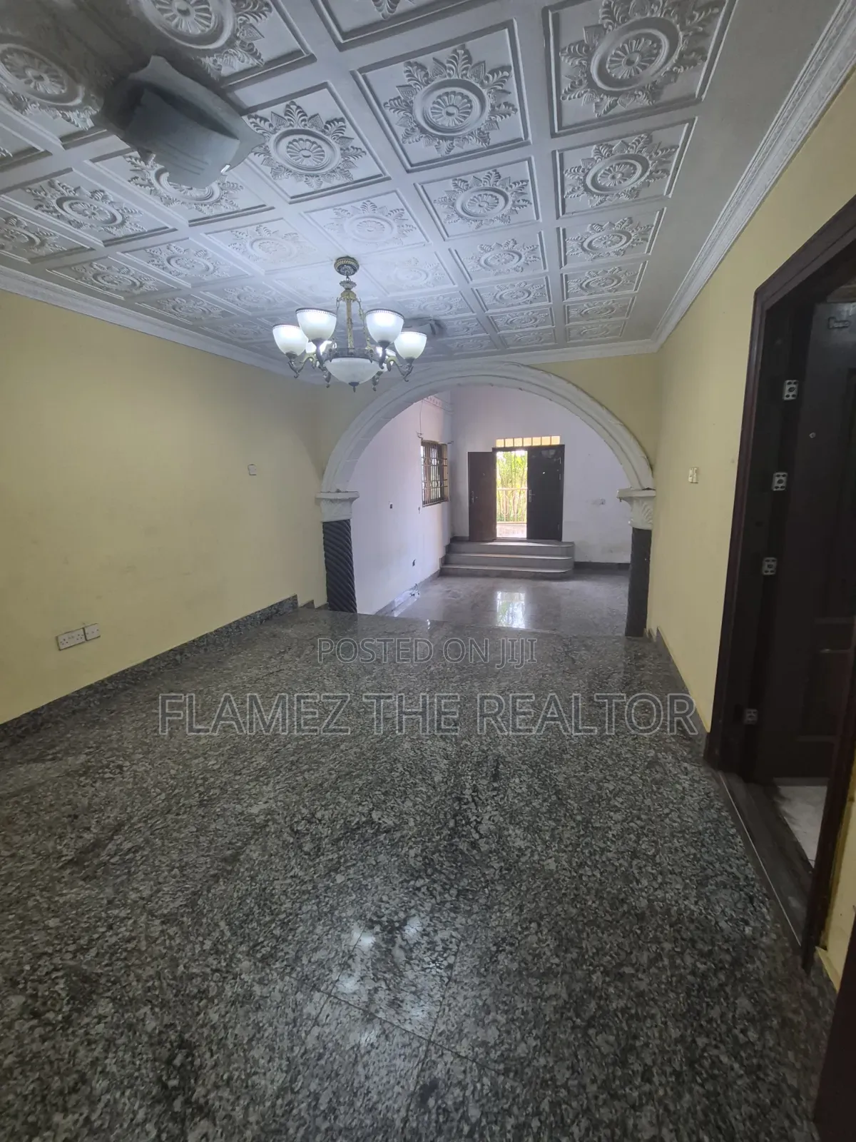 6bdrm House in Achimota Tantra, Ola Achool Area for rent