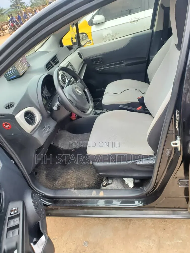 Toyota Vitz 1.5 FWD 3dr 2011 Black