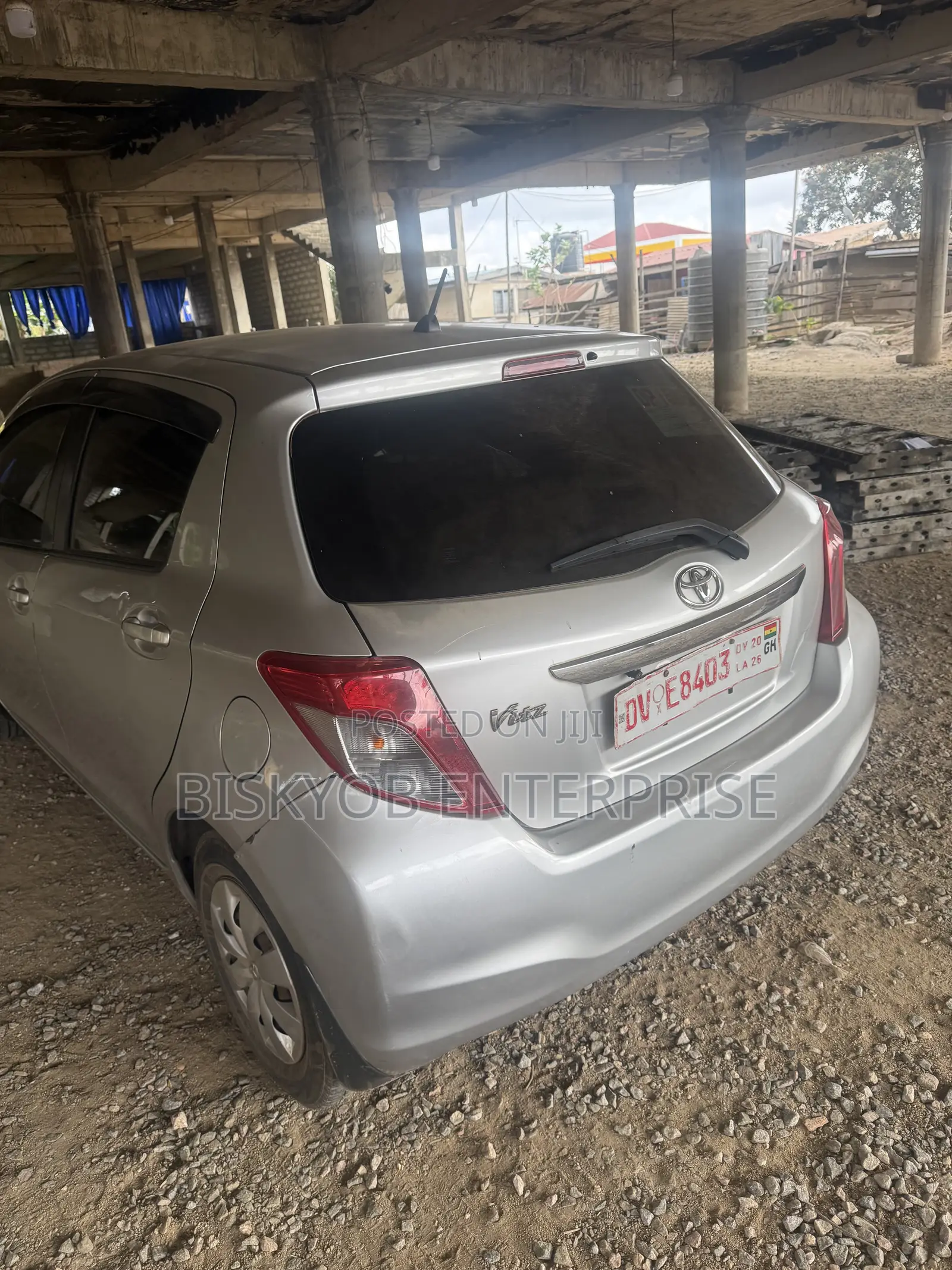 Toyota Vitz 2012 Silver