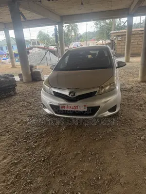 Toyota Vitz 2012 Silver
