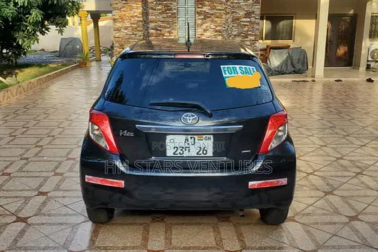Toyota Vitz 1.5 FWD 3dr 2011 Black