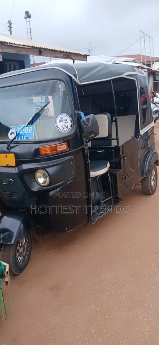 Bajaj RE 2025 Black