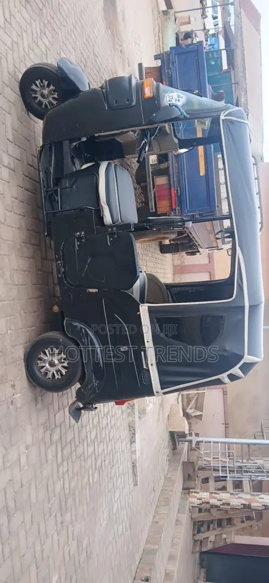 Bajaj RE 2025 Black