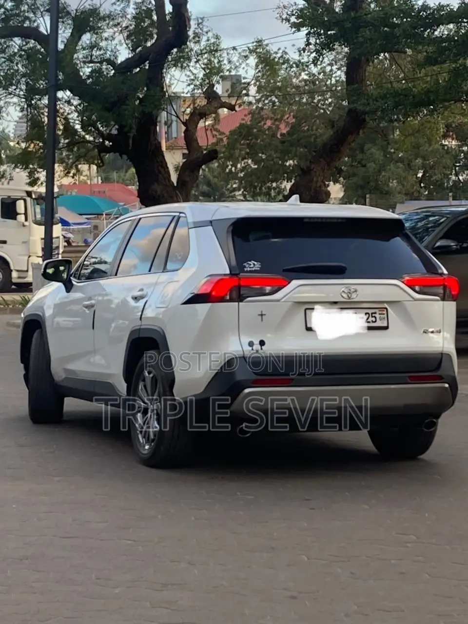 Toyota RAV4 XLE 2025 White