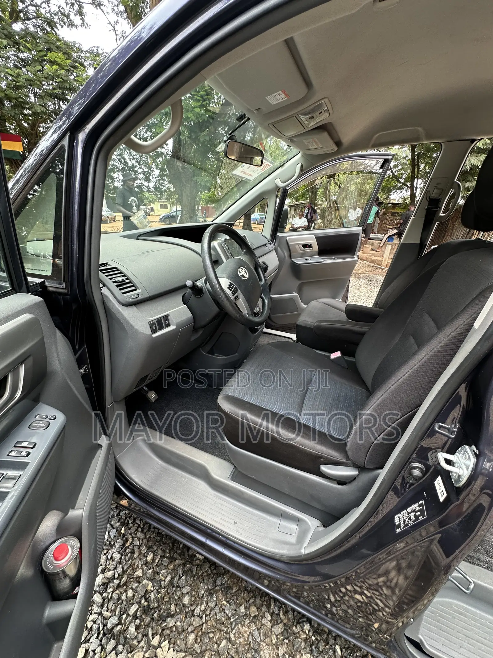 Toyota Voxy X 2WD 8-Seater 2010 Burgundy