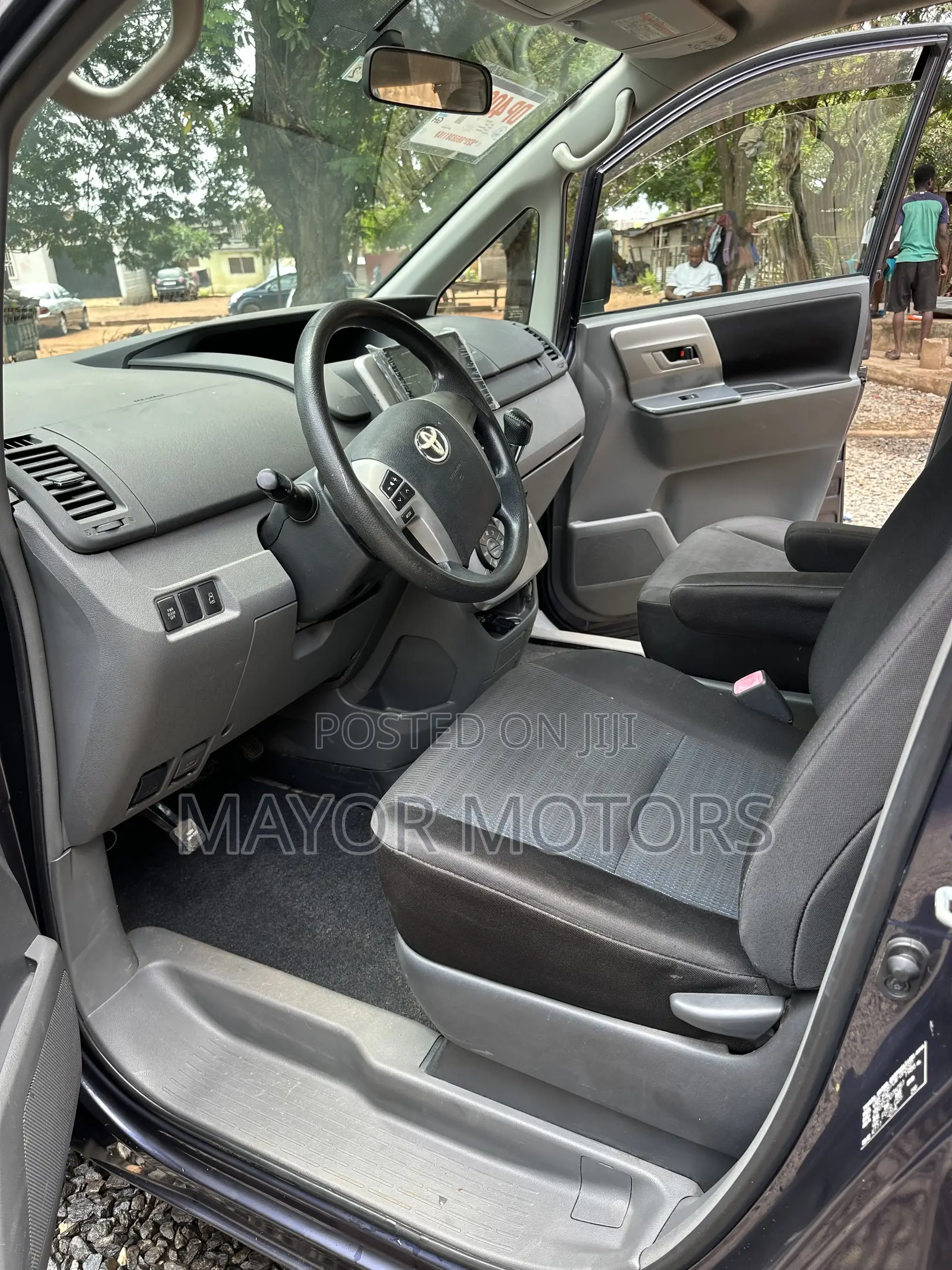 Toyota Voxy X 2WD 8-Seater 2010 Burgundy