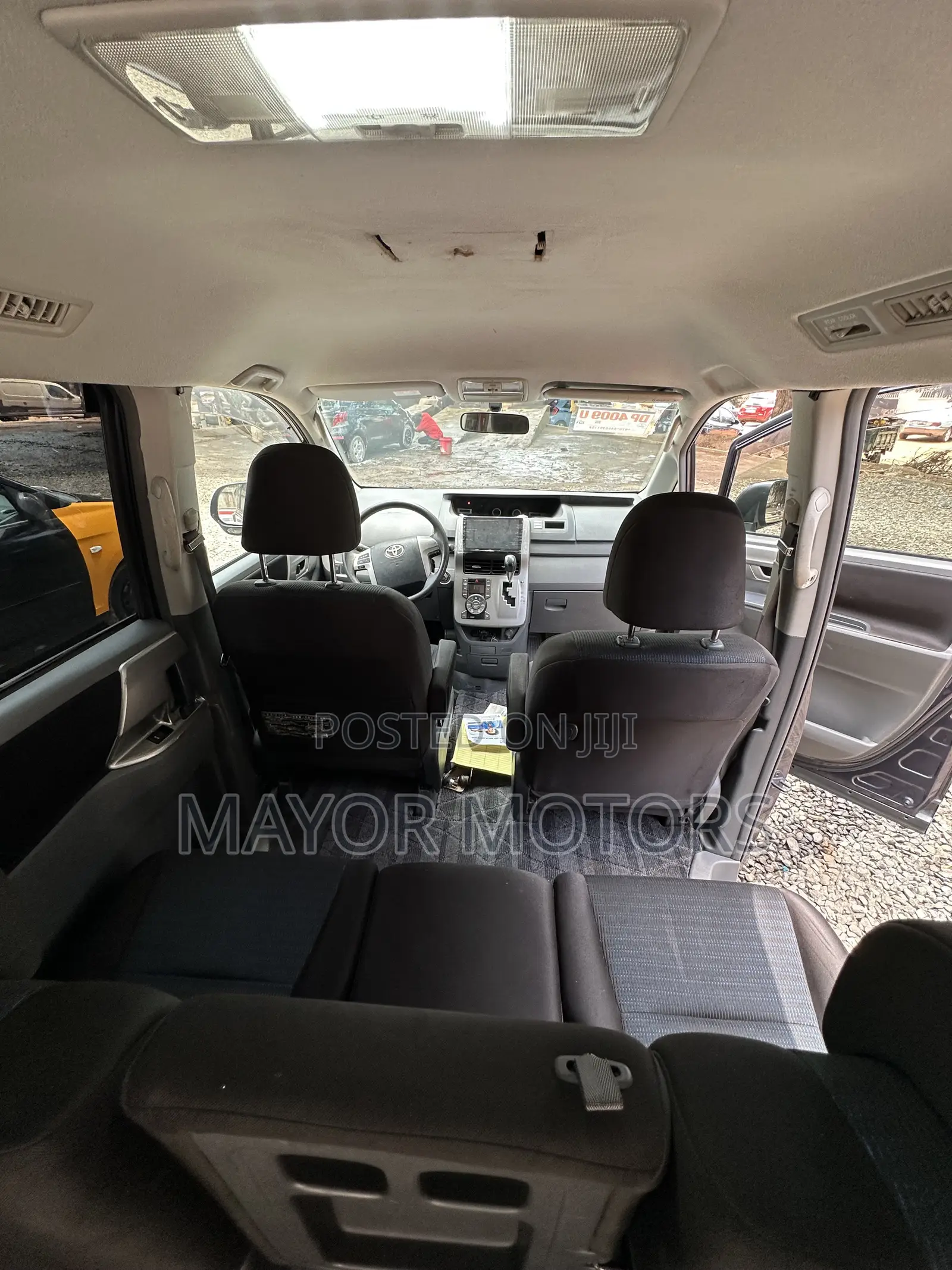 Toyota Voxy X 2WD 8-Seater 2010 Burgundy