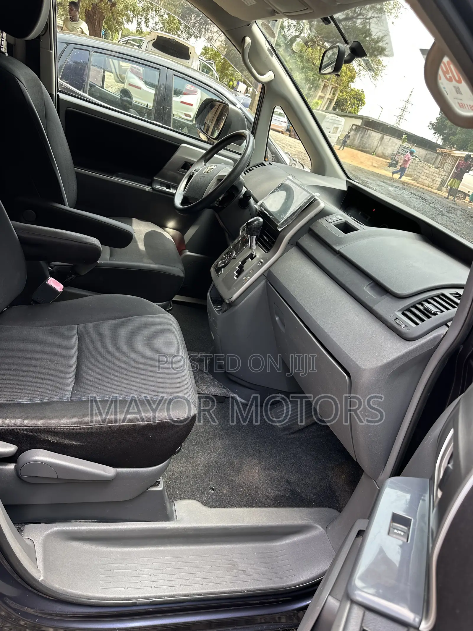 Toyota Voxy X 2WD 8-Seater 2010 Burgundy