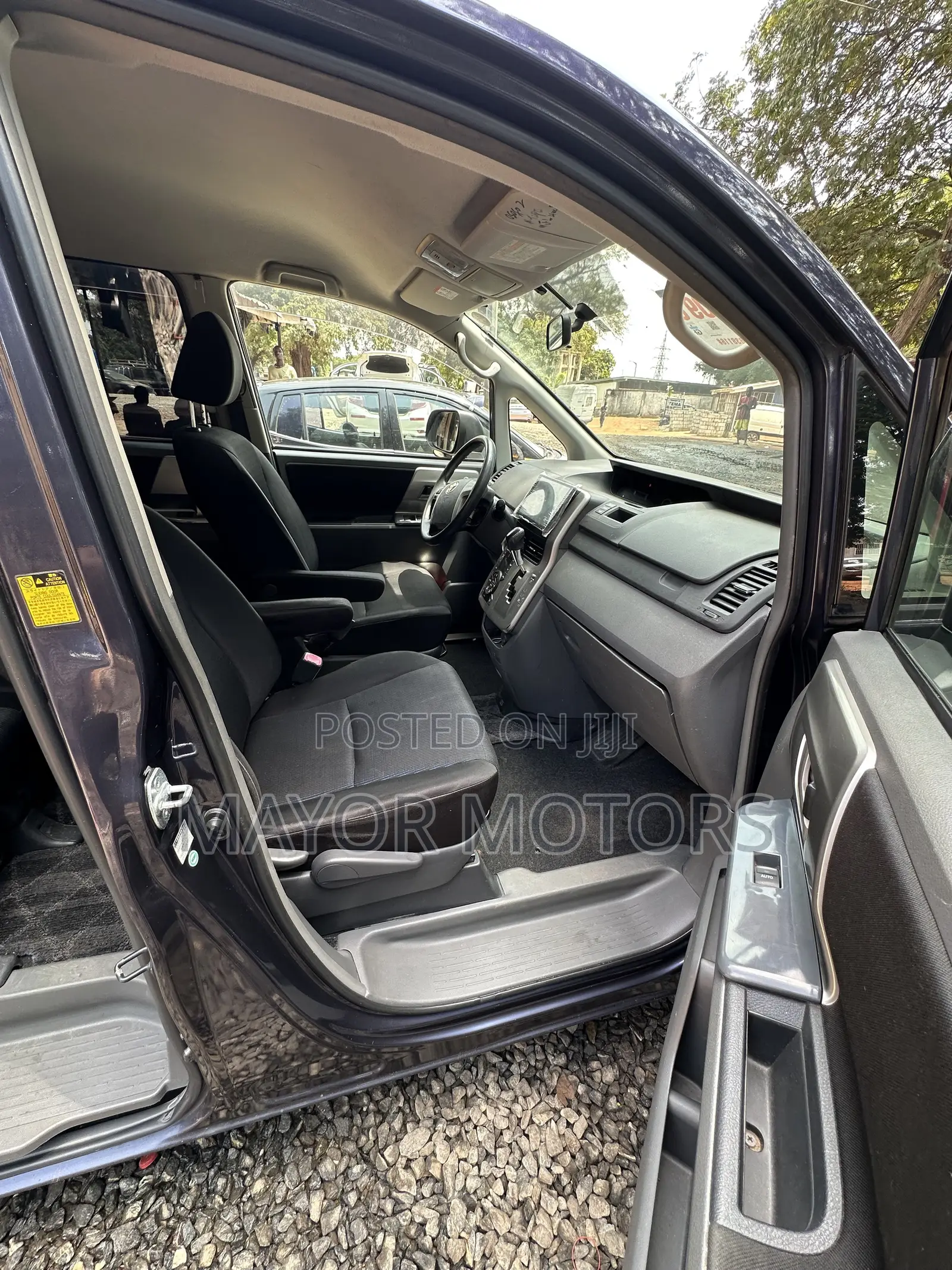 Toyota Voxy X 2WD 8-Seater 2010 Burgundy