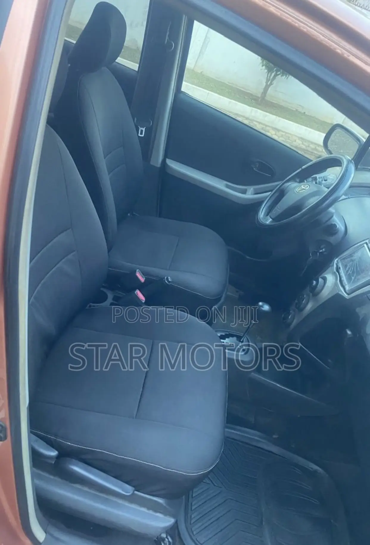 Toyota Vitz 2010 Orange