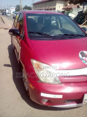 Toyota IST 2003 Red