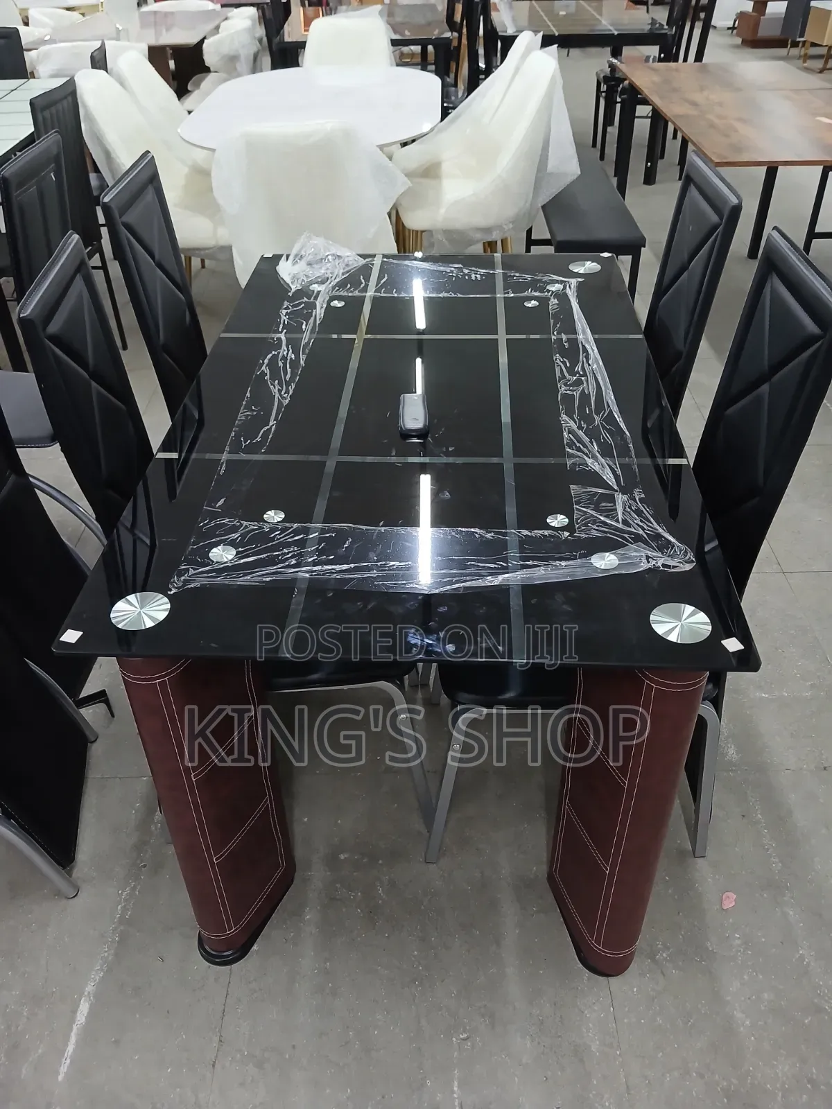 A 4 Chairs Dining Table