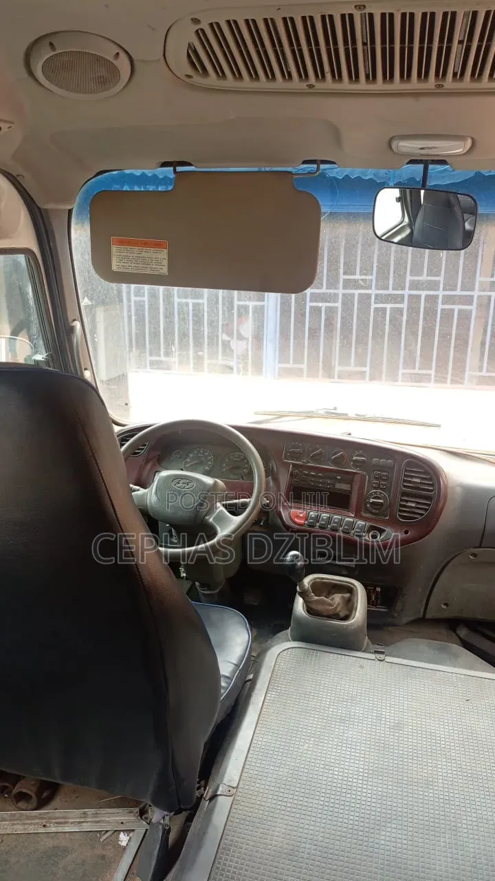 Hyundai County 2012 White