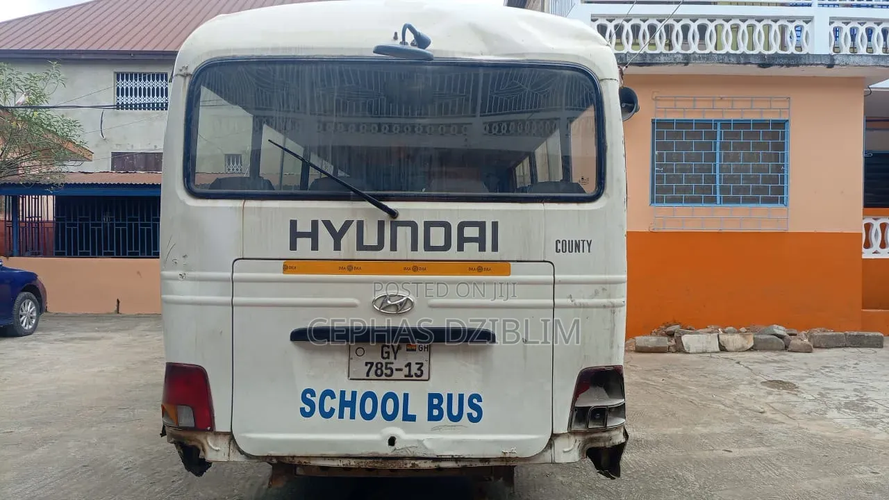 Hyundai County 2012 White