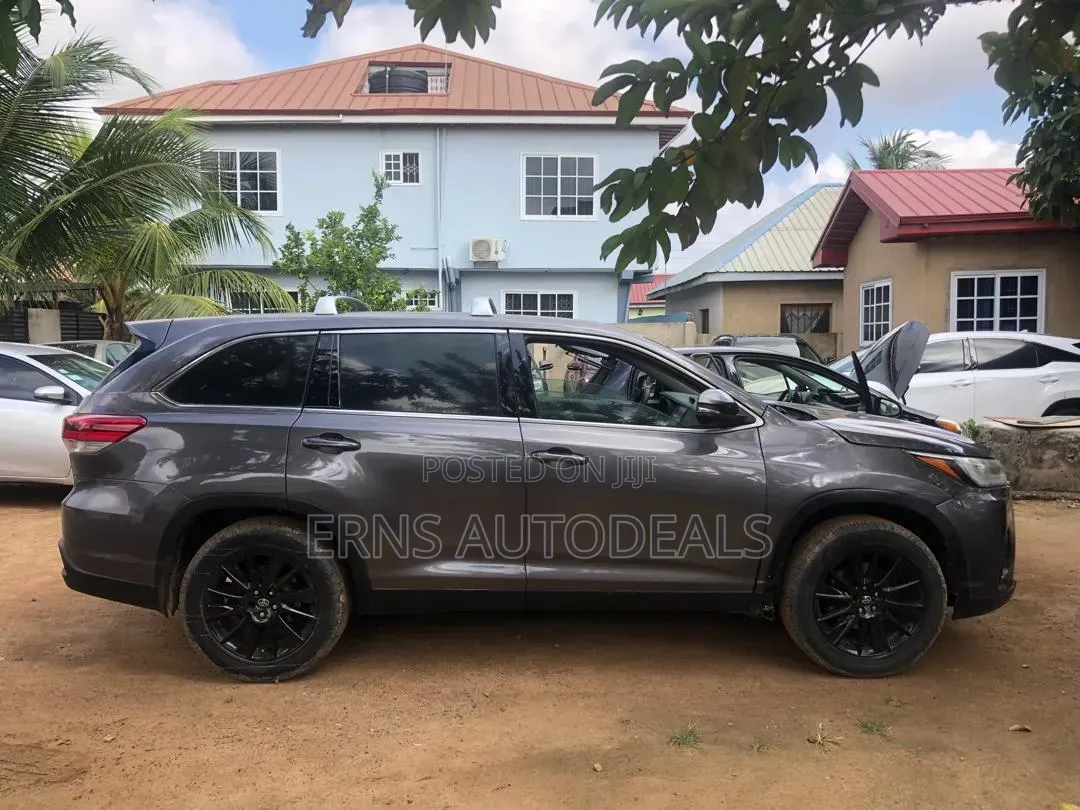 Toyota Highlander LE 4x2 (2.7L 4cyl 6A) 2016 Gray