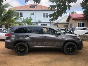 Toyota Highlander LE 4x2 (2.7L 4cyl 6A) 2016 Gray