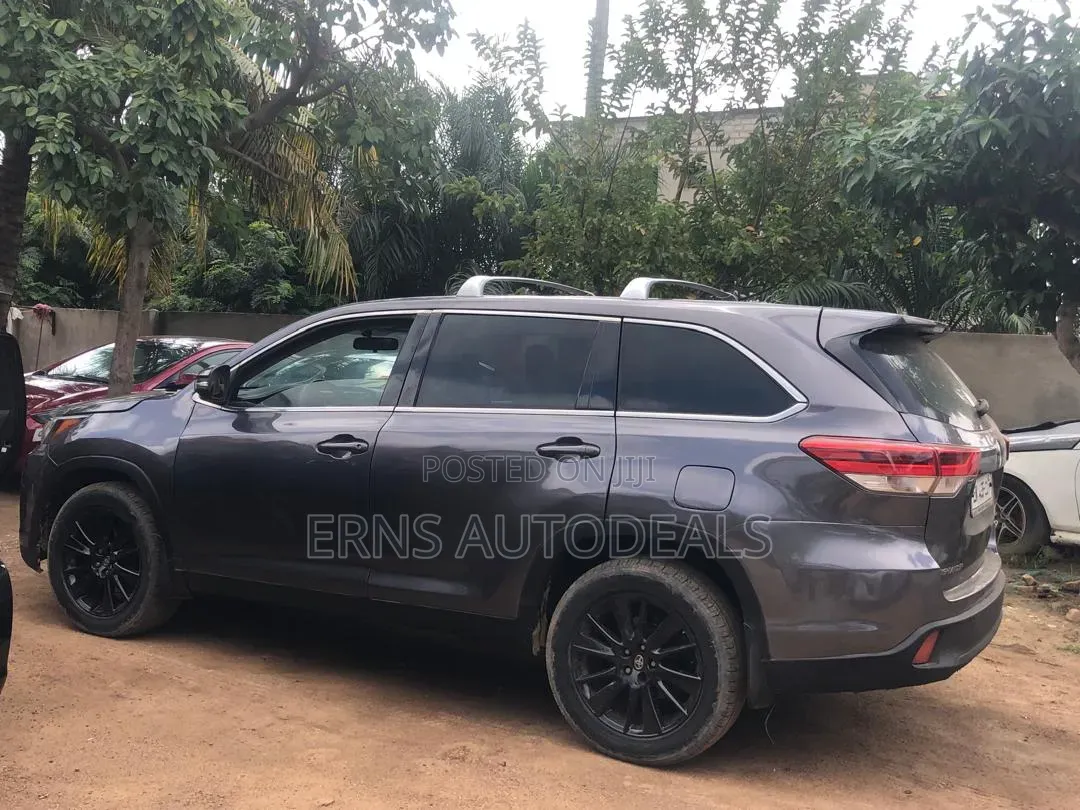 Toyota Highlander LE 4x2 (2.7L 4cyl 6A) 2016 Gray