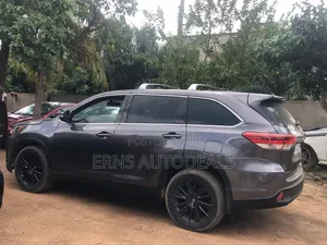 Toyota Highlander LE 4x2 (2.7L 4cyl 6A) 2016 Gray