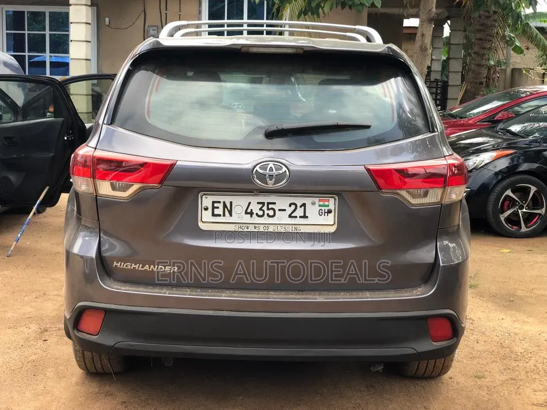 Toyota Highlander LE 4x2 (2.7L 4cyl 6A) 2016 Gray