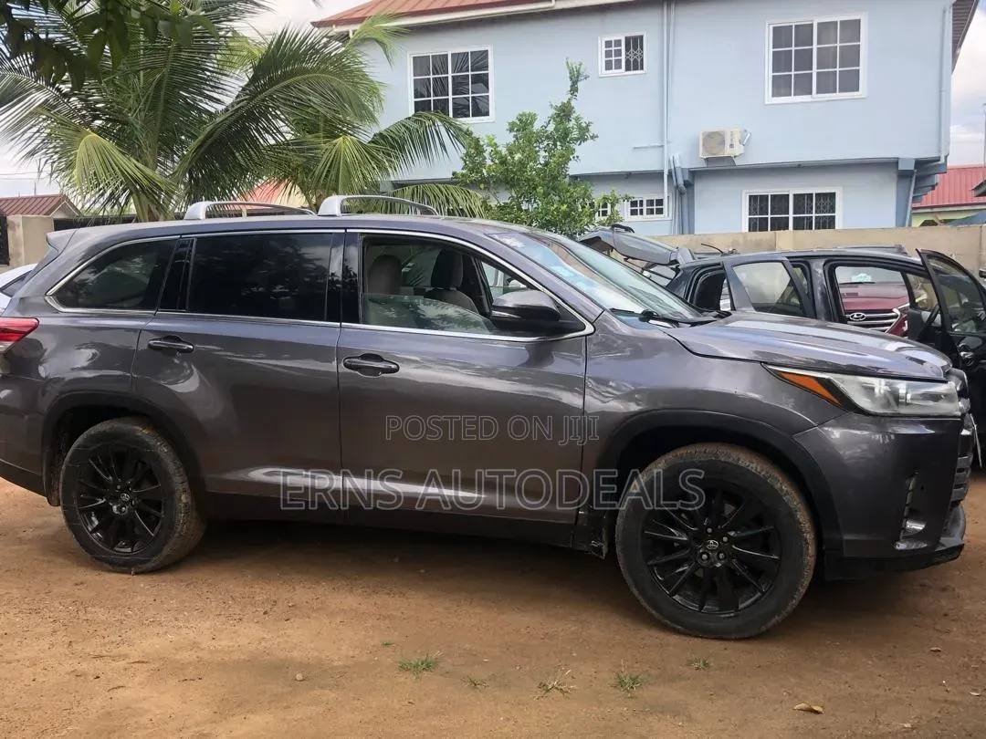 Toyota Highlander LE 4x2 (2.7L 4cyl 6A) 2016 Gray