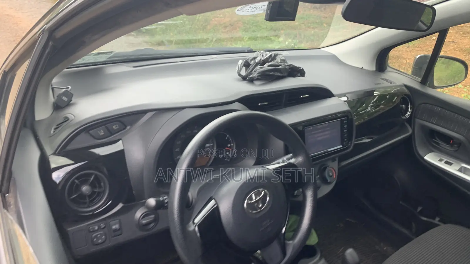 Toyota Vitz 1.0 FWD 5dr 2017 Gray