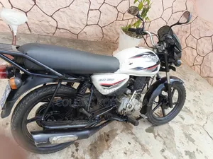 Bajaj Boxer 2022 White