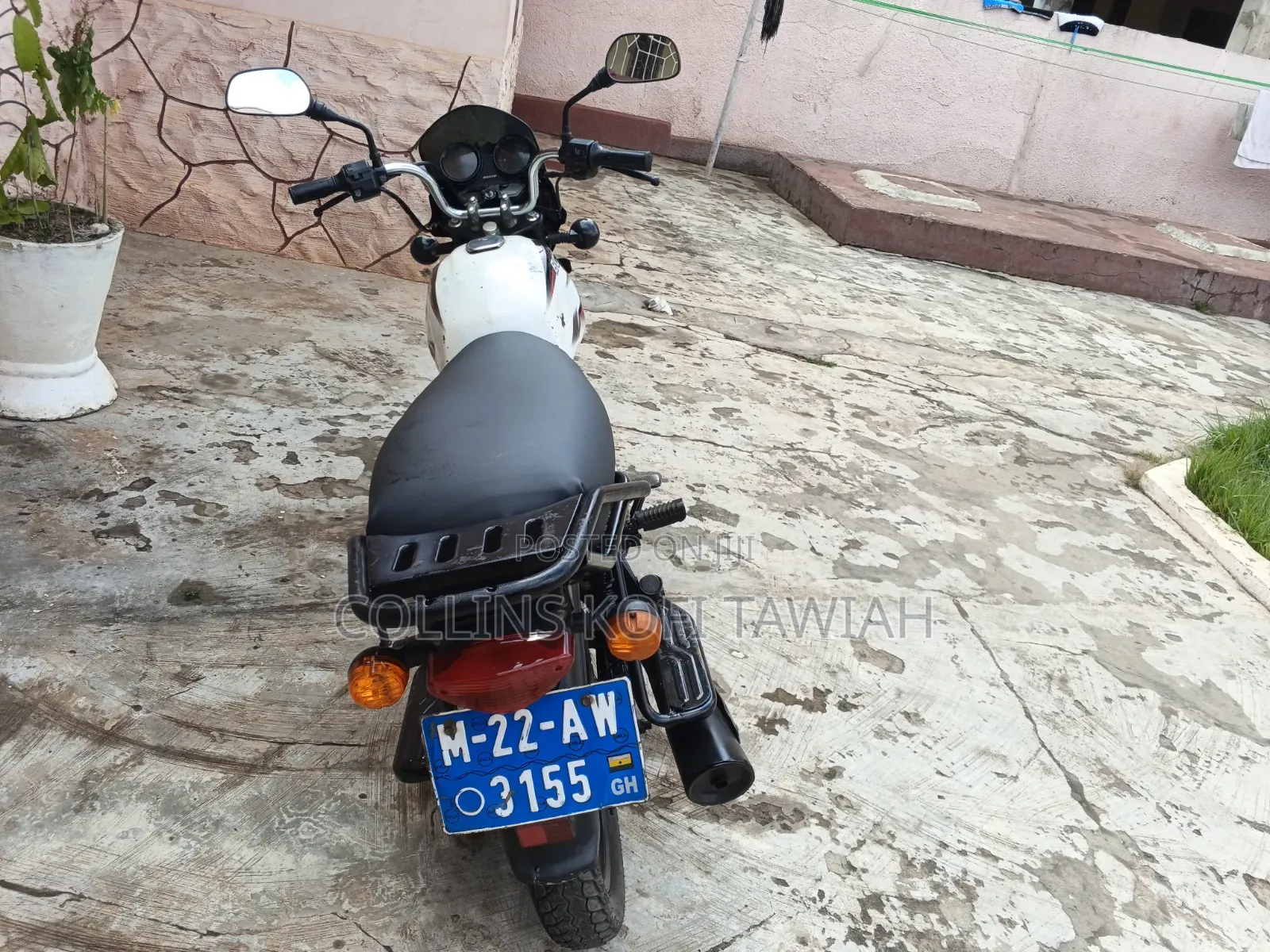 Bajaj Boxer 2022 White