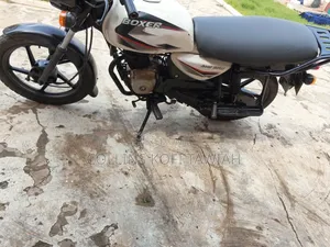 Bajaj Boxer 2022 White