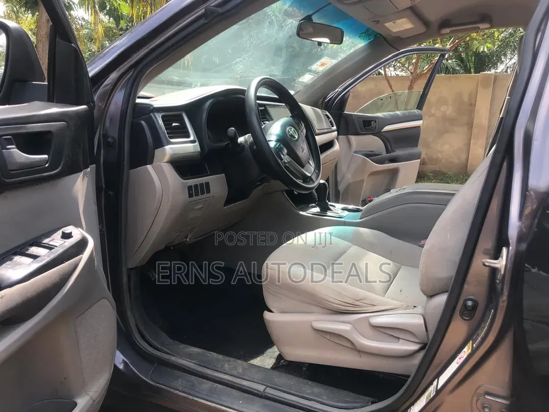 Toyota Highlander LE 4x2 (2.7L 4cyl 6A) 2016 Gray