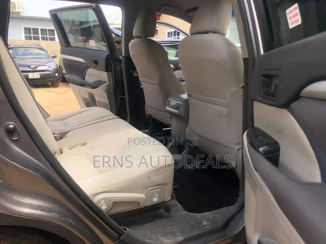 Toyota Highlander LE 4x2 (2.7L 4cyl 6A) 2016 Gray
