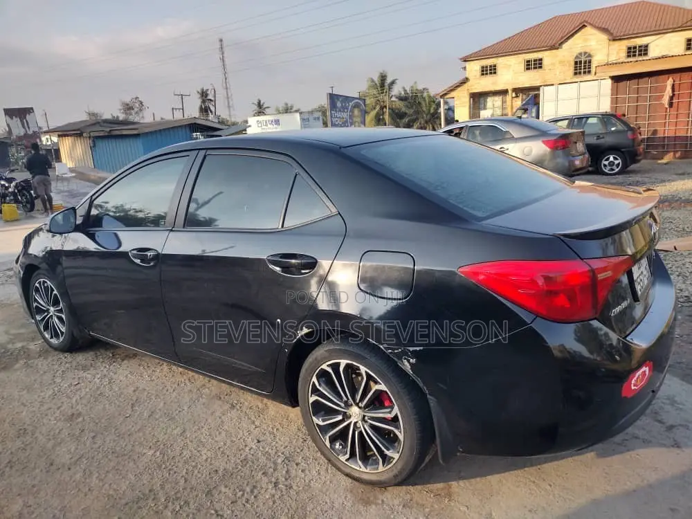 Toyota Corolla 2016 Black