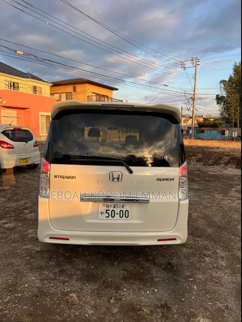 Honda Stepwgn 2012 White