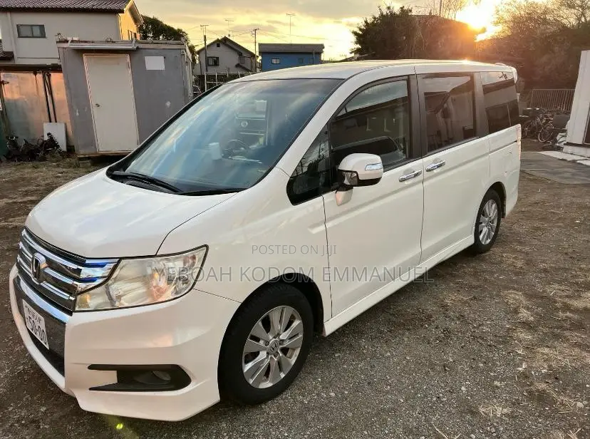 Honda Stepwgn 2012 White