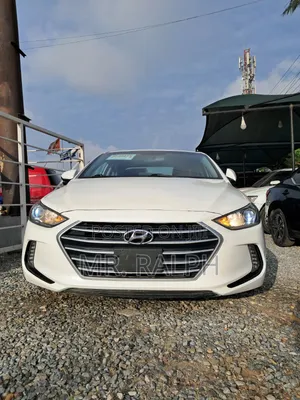 Hyundai Elantra Limited Sedan FWD (2.0L 4cyl 6A) 2017 White