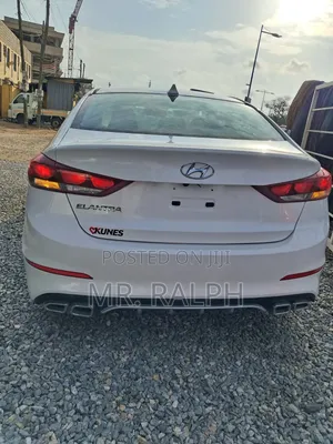 Hyundai Elantra Limited Sedan FWD (2.0L 4cyl 6A) 2017 White