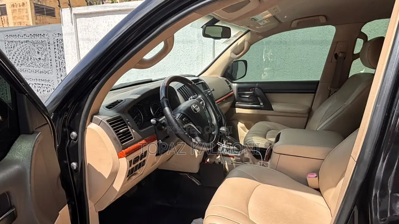 Toyota Land Cruiser 2015 Black