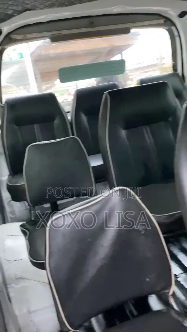 Toyota HiAce 2001 Blue