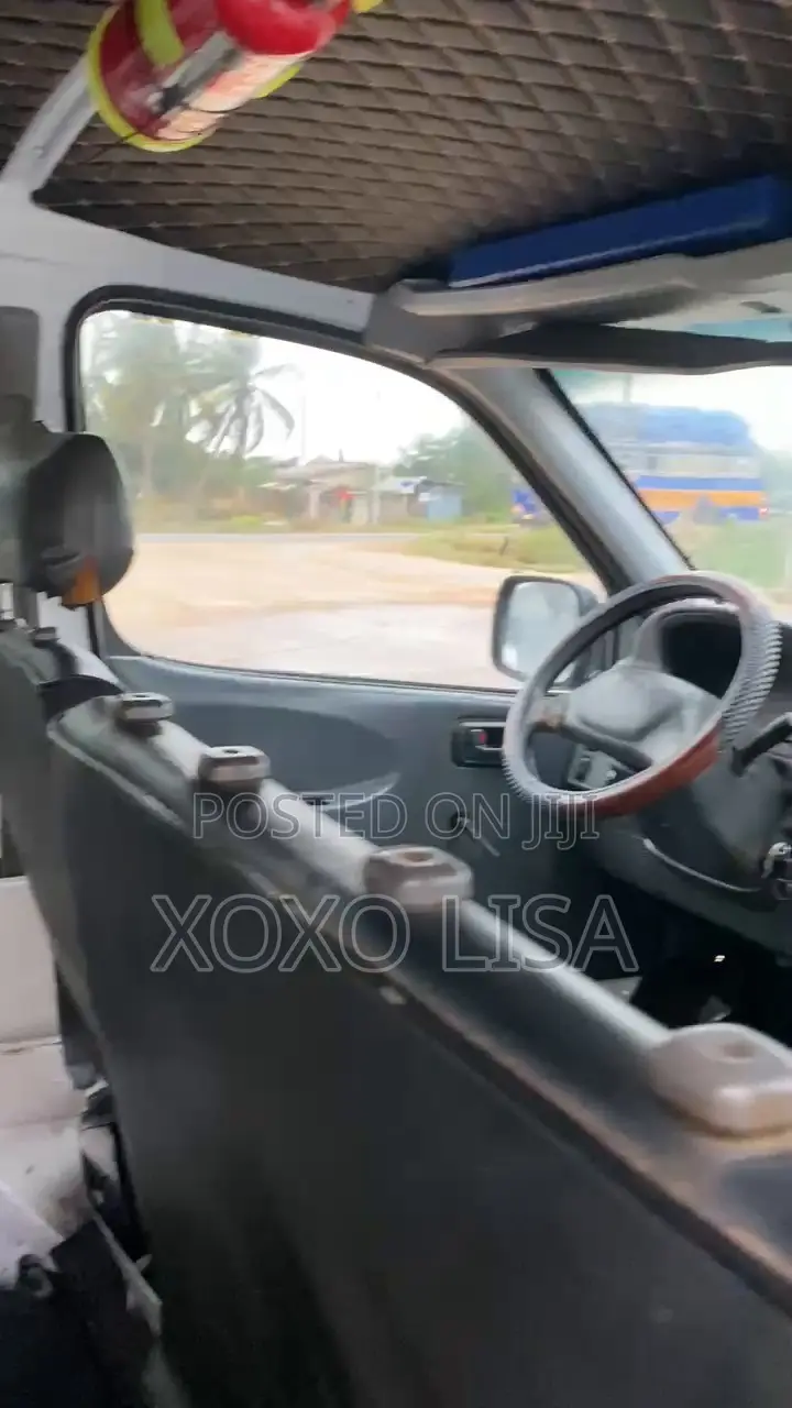 Toyota HiAce 2001 Blue
