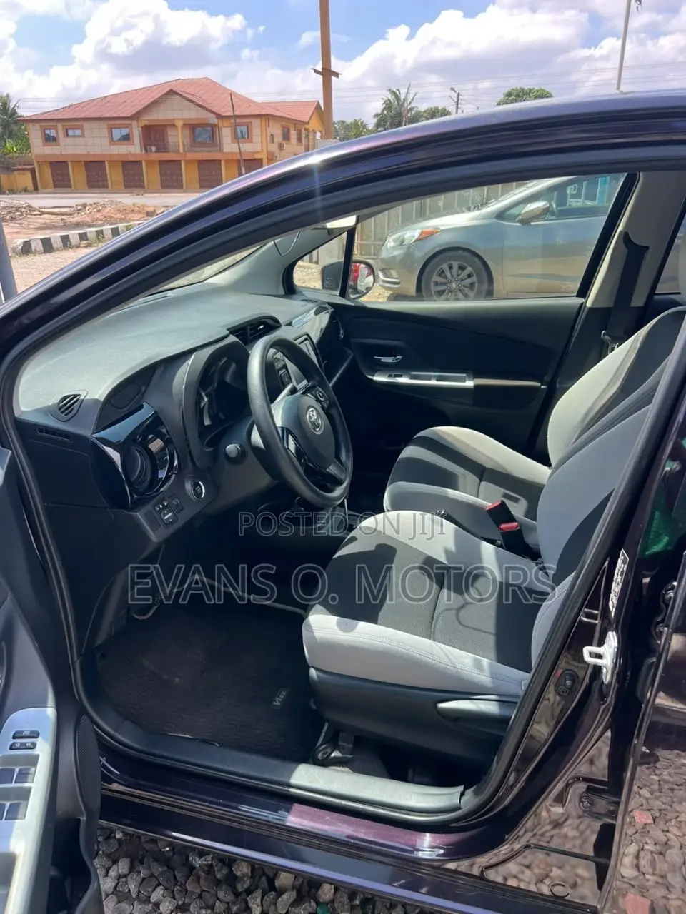 Toyota Vitz 2016 Brown