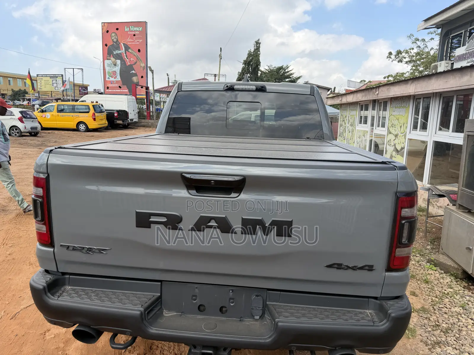 RAM 1500 Classic Tradesman Crew Cab 4WD 6.3 ft SB 2023 Gray