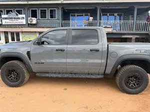 RAM 1500 Classic Tradesman Crew Cab 4WD 6.3 ft SB 2023 Gray