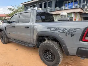 RAM 1500 Classic Tradesman Crew Cab 4WD 6.3 ft SB 2023 Gray