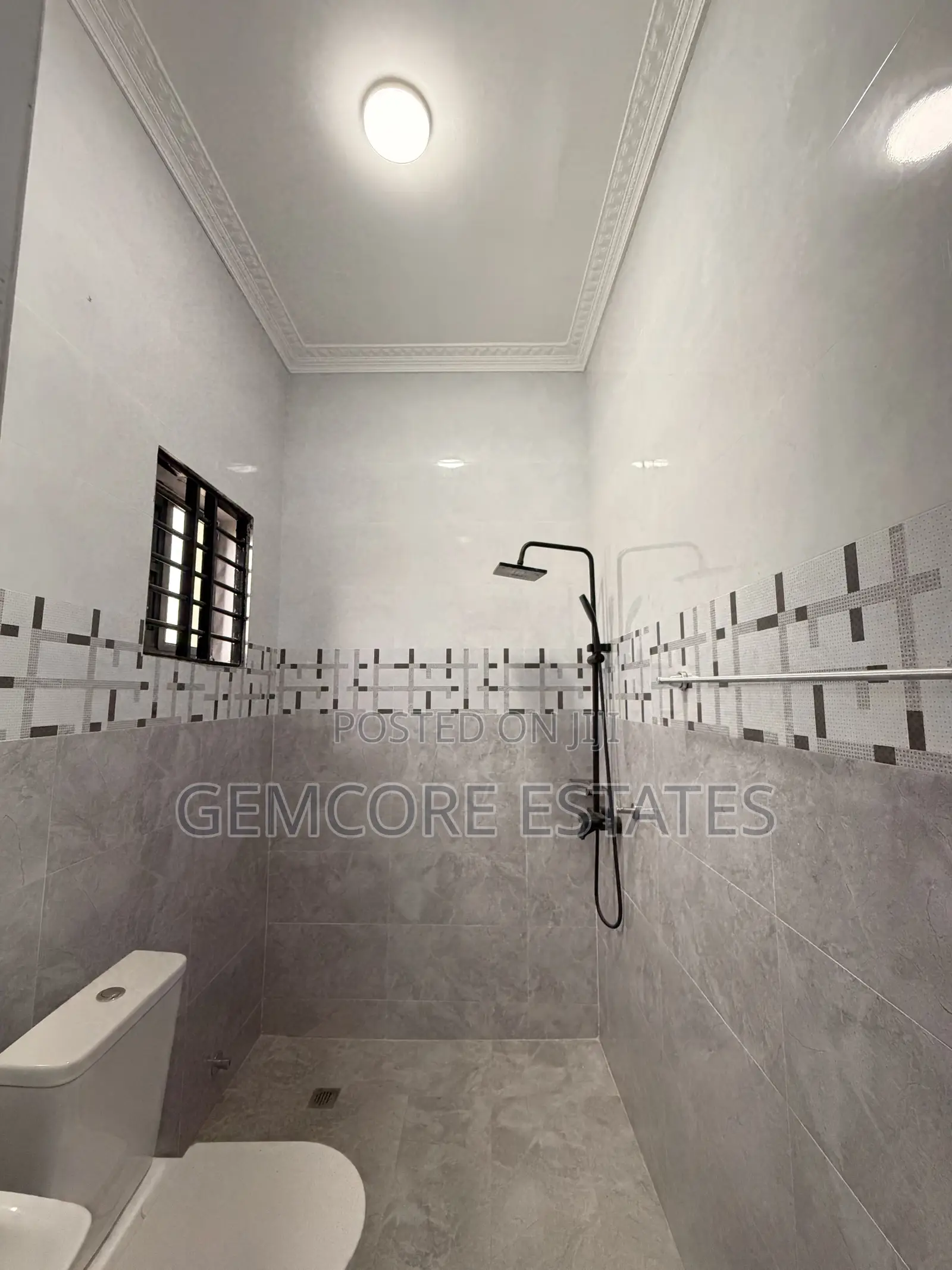 2bdrm Apartment in Nanakrom, Ashaley Botwe for rent