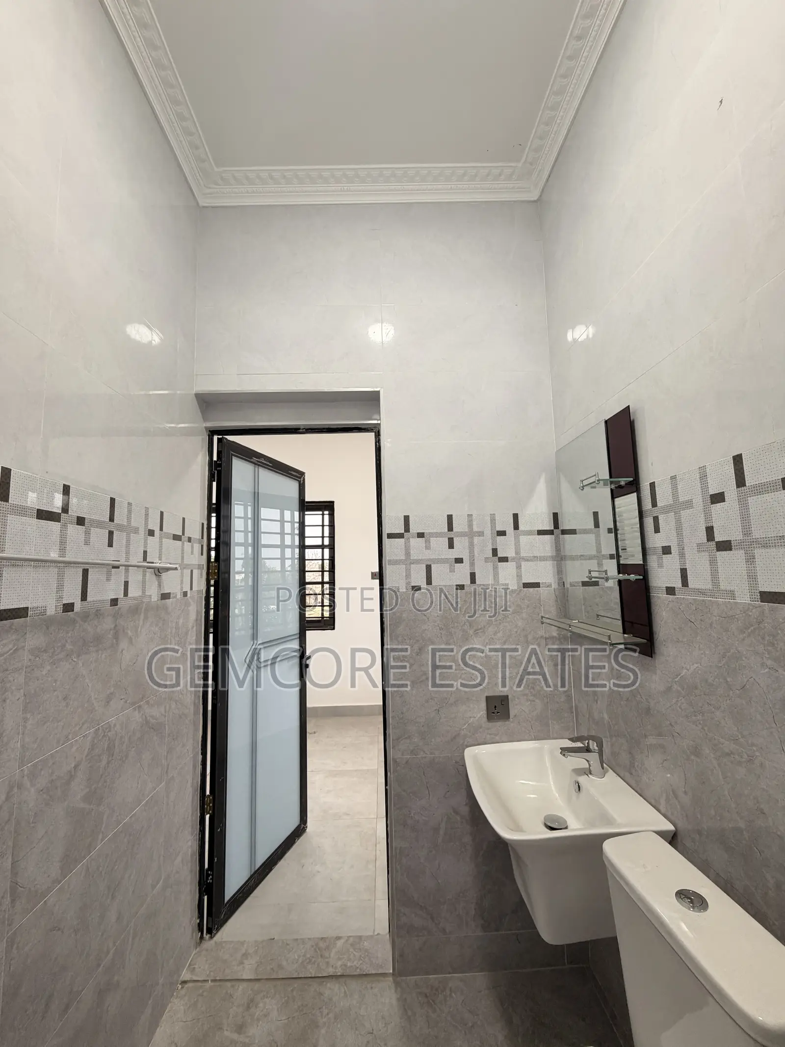 2bdrm Apartment in Nanakrom, Ashaley Botwe for rent
